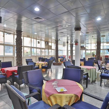 Oyo 366 Waves Hotel Ajman Exterior photo