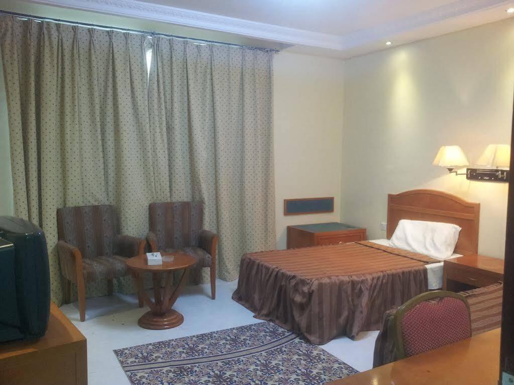 Oyo 366 Waves Hotel Ajman Exterior photo