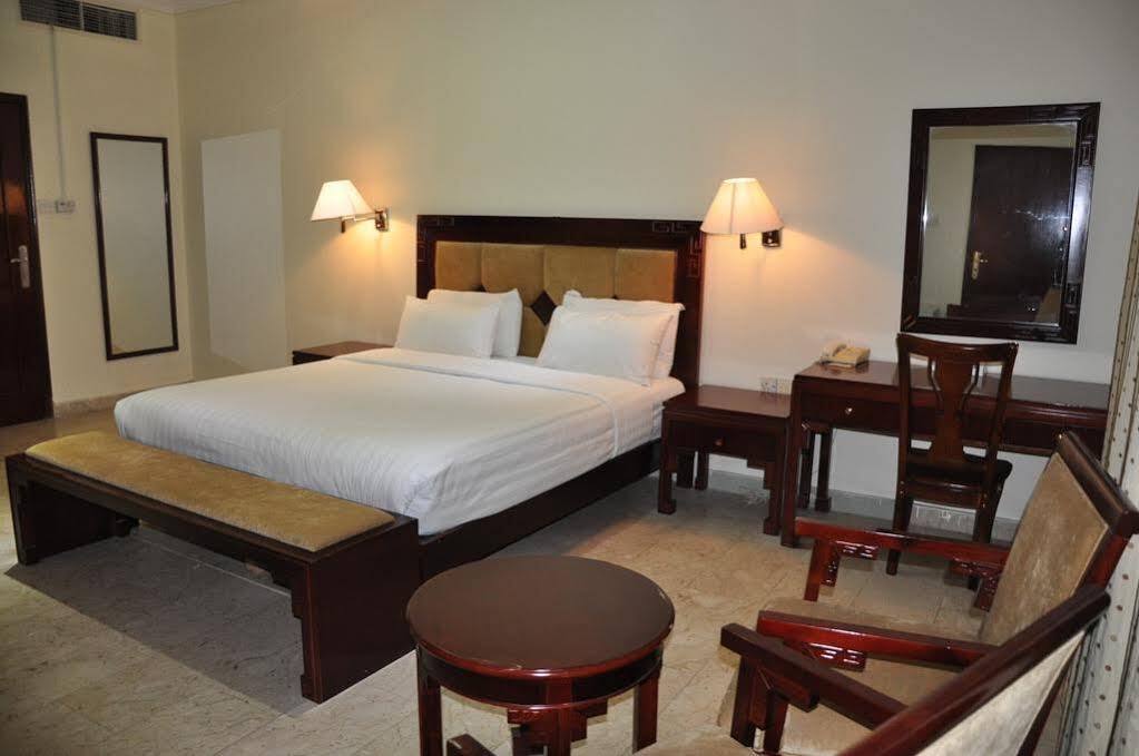 Oyo 366 Waves Hotel Ajman Exterior photo
