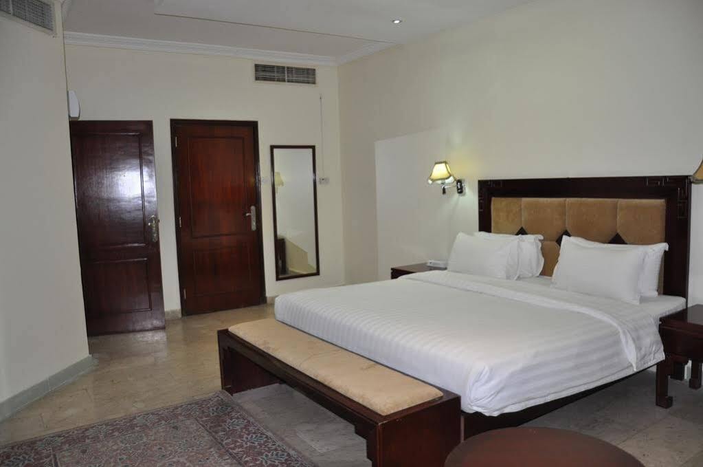 Oyo 366 Waves Hotel Ajman Exterior photo