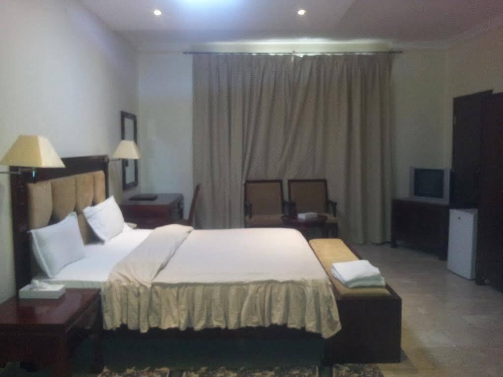 Oyo 366 Waves Hotel Ajman Exterior photo